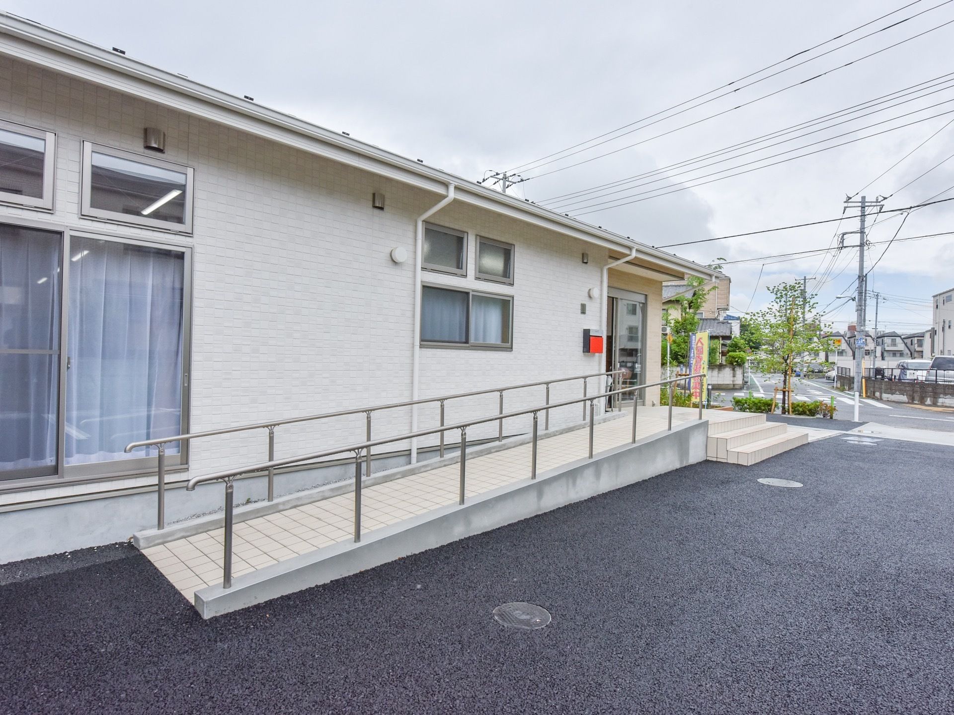 建物は最大で２階建てのため、車椅子をご利用の方や足の不自由な入居者様も上下の移動がなく安心して館内をご移動いただける。