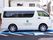 当施設の送迎用の車である。安心感のある白いバンで、ゆとりのある広さで車椅子をご利用の方にも配慮がなされている。