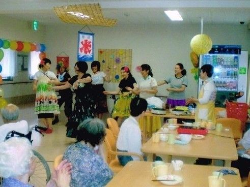 施設ではイベントを開催しており、地域の方との触れ合いも楽しんでいただける。共有スペースでは夏祭りなどが行われる。