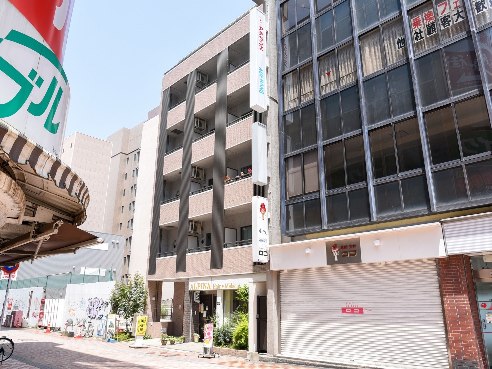 当施設は最寄り駅から徒歩２分の近さにあるため、アクセスがとてもよい。建物は６階建ての建物でエレベーター完備となっている。