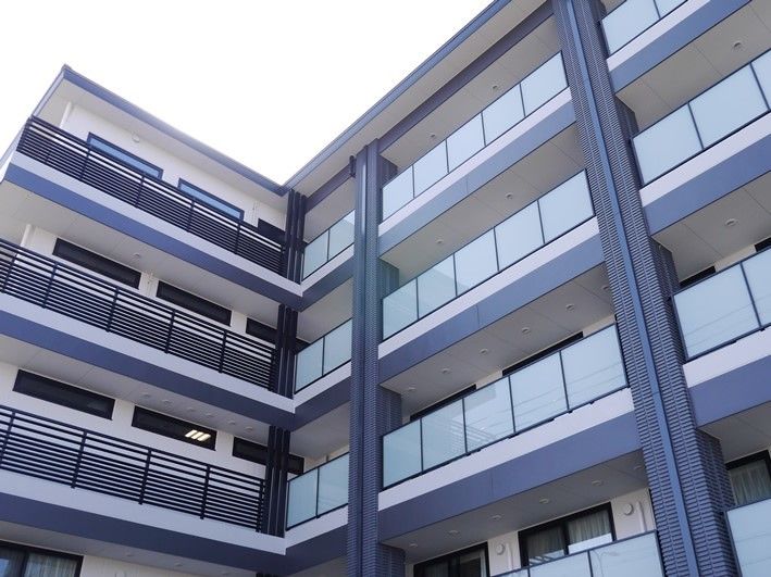 外から居室内部がのぞきにくいように、プライバシーに配慮したベランダ