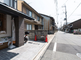 落ち着いた住宅街にある施設の外観