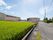 施設の周りには広々とした田園風景が広がっている。高層の建物がなく見通しが良いので遠くからでも施設が確認できる。