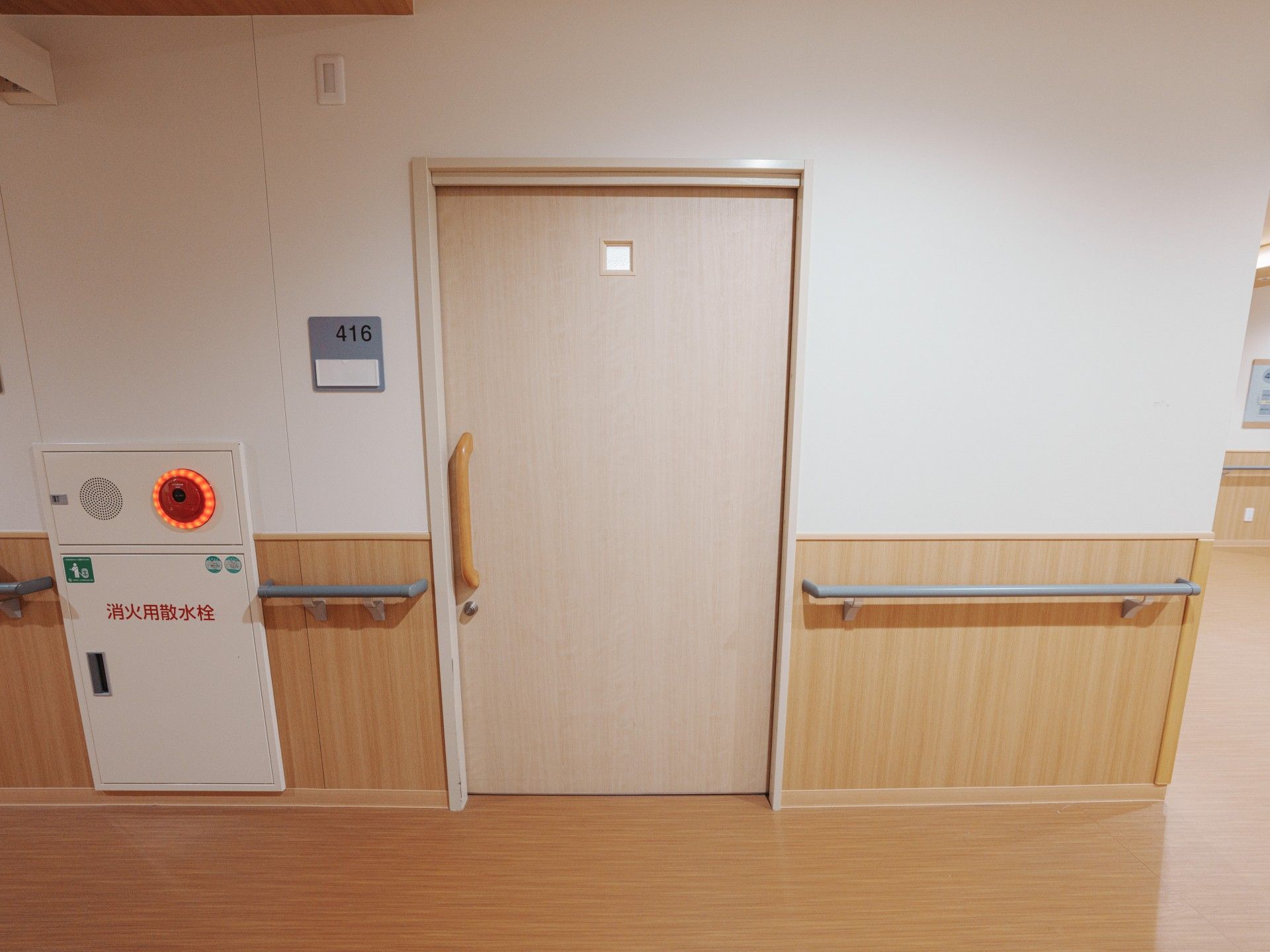 安全設備の整った廊下