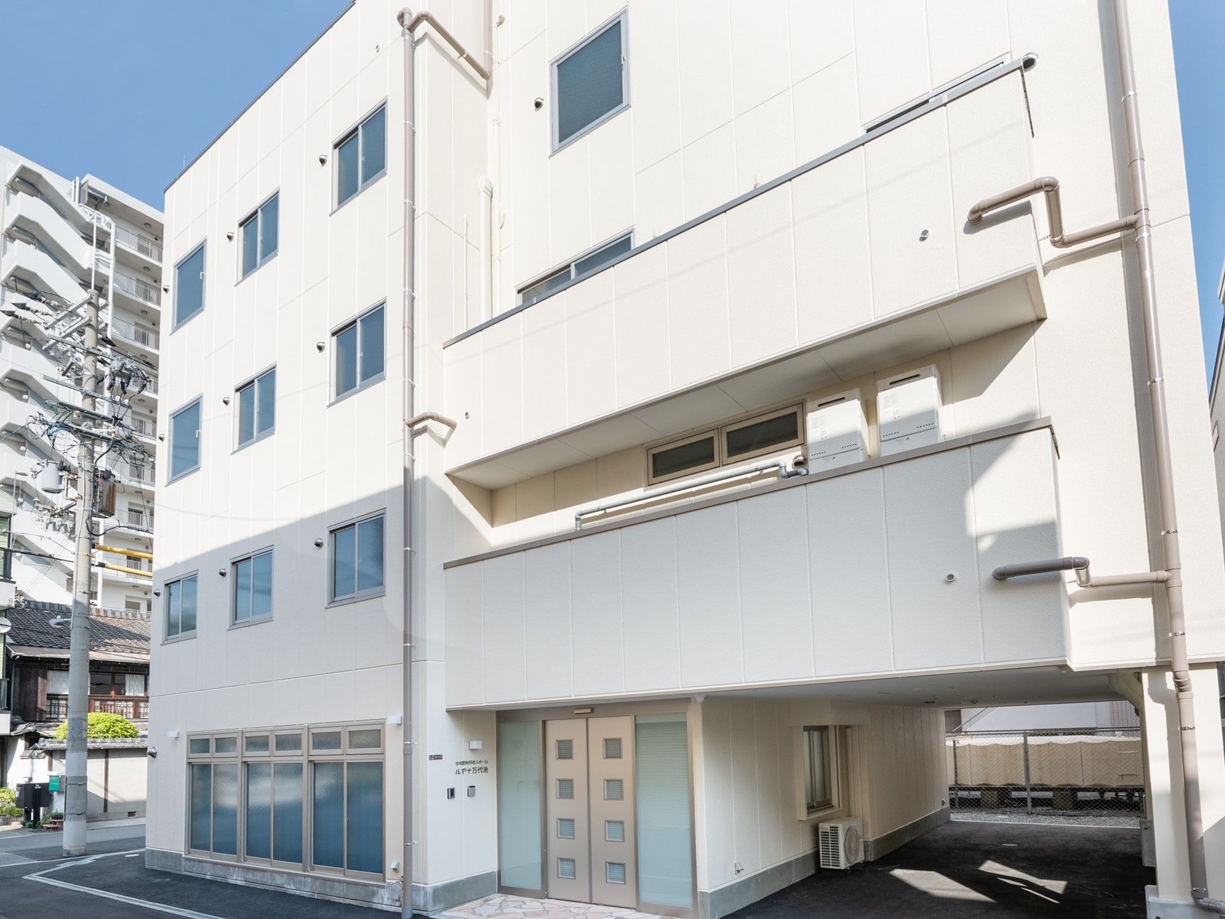 清潔感のある施設の外観
