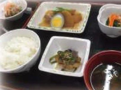 栄養バランスをしっかりと考えた献立で、入居者様の健康を食事面からもサポート。食材の彩りにもこだわっている。
