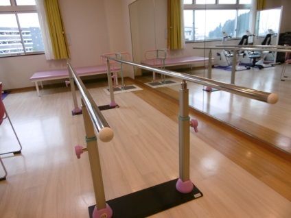入居者様の健康を維持し、また運動機能を向上させるため、機能訓練室を設けている。専門スタッフの指導で、効率よく訓練することができる。
