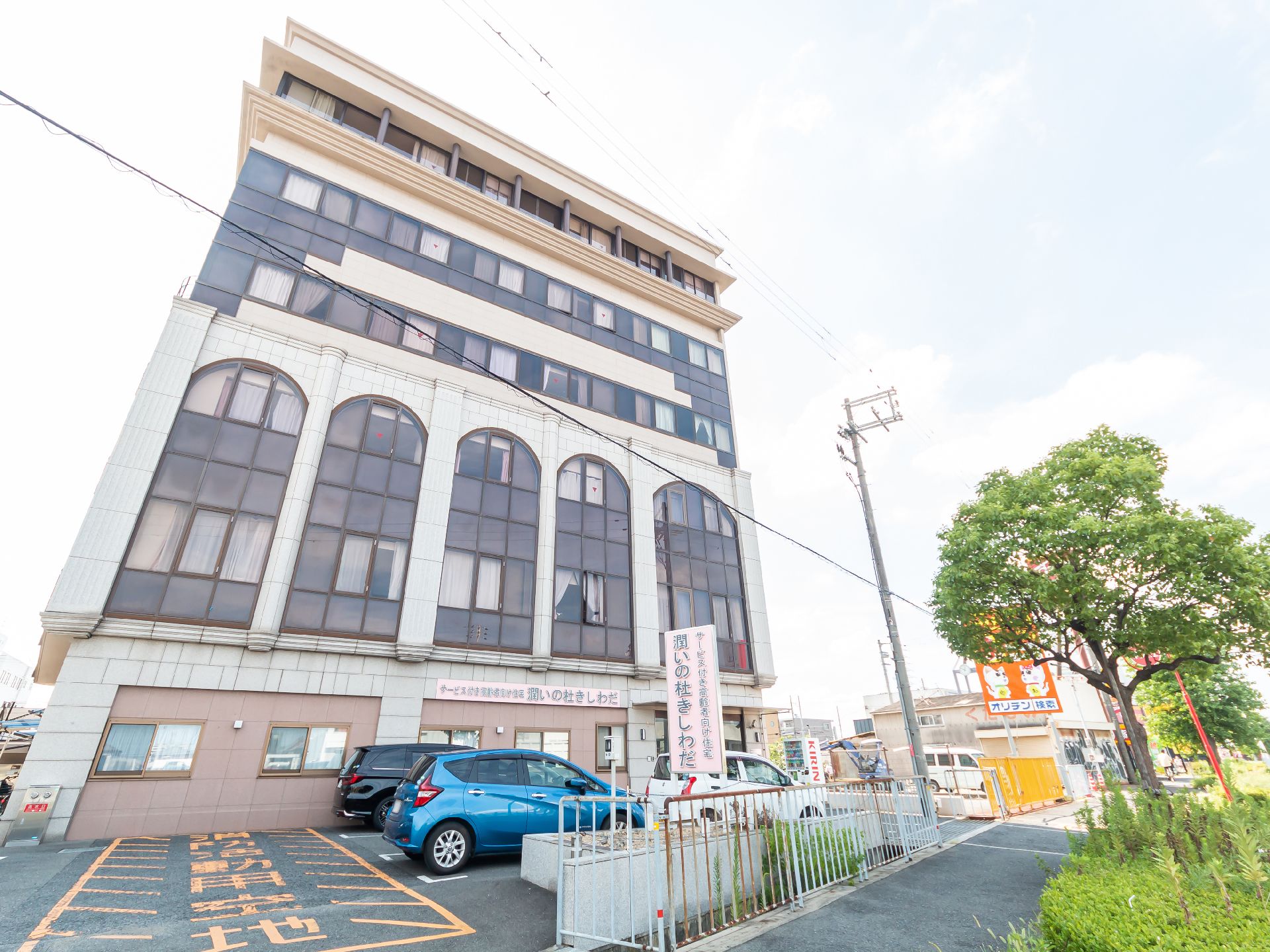 シックな色合いでお洒落であり、親しみを持ちやすい外観