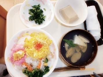 栄養のバランスや彩りを考えた施設スタッフ手作りの食事