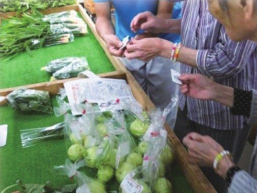周辺には野菜の直売所があるので、四季に応じた新鮮で美味しい野菜をご自身で選びながら買うことができる。