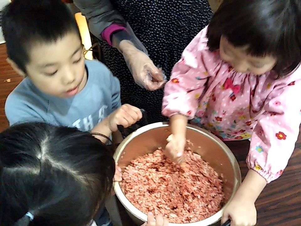 当施設は子供とのふれあいも多く企画している。イベントではこども食堂で地域の子達と遊んだり話したりと、交流を楽しんでいただける。