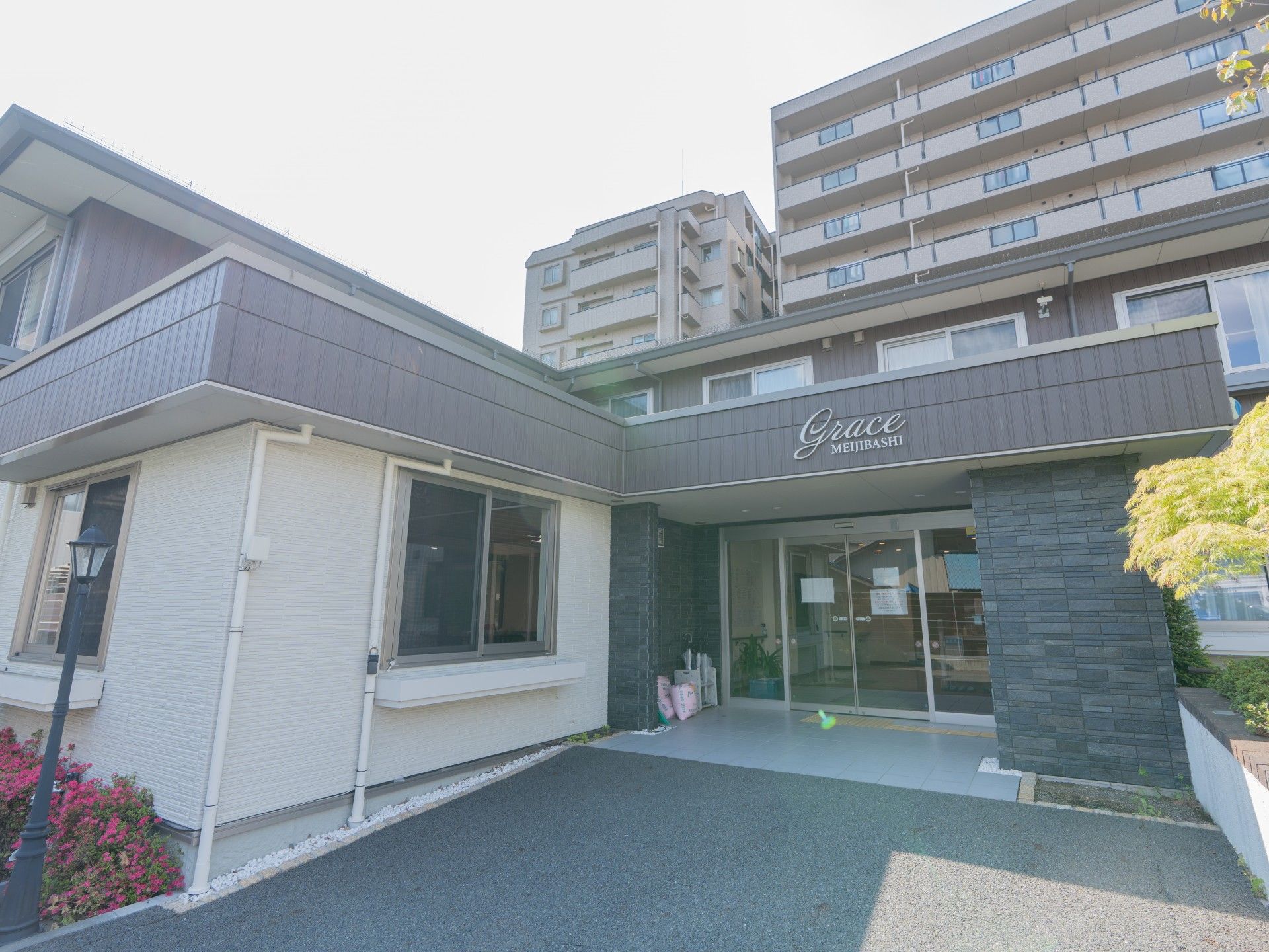 エントランスの外観
