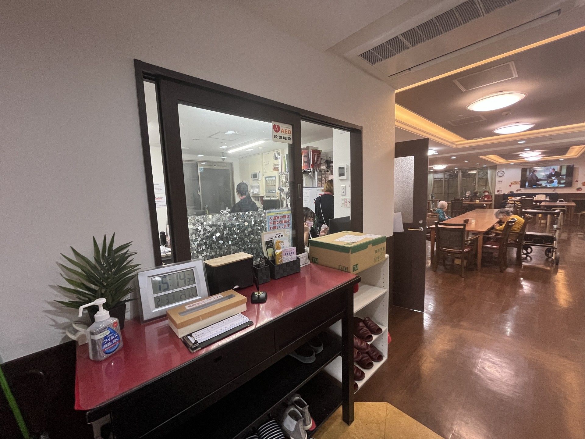 受付と食事スペース