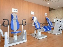 入居者様の体力維持や機能回復にご利用いただけるトレーニングルーム。運動は身体的な面だけでなくストレス解消にも効果がある。
