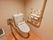 トイレはゆったり広々としており、車椅子をご利用の方も快適に使うことができる。隅ずみまで綺麗に清掃されている。