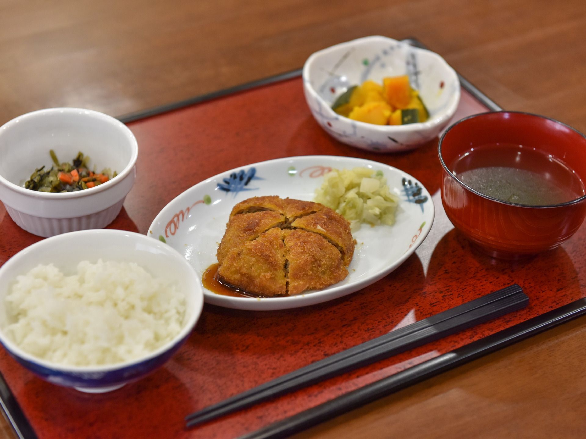 食べやすい大きさに切り、入居者様の食事中の安全に配慮された食事