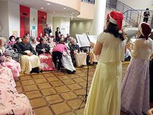 イベントには、地域のボランティアの方が参加している。施設内の人だけでなく、たくさんの方と交流を楽しんでいただける場である。