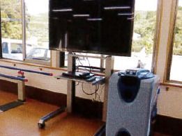 レクリエーション時間を楽しむ一助となるカラオケ装置