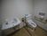 車椅子にも対応した広いトイレがある。壁や便座の近くには頑丈な手すりが設置されていて、洗面台も付いている。