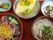 ちらし寿司、フルーツ、そうめんなどが写っている。ある日の一食であることがうかがえる写真