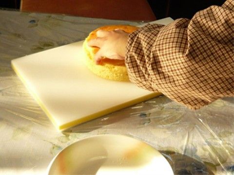 レクリエーションでお菓子を作っている。季節のイベントに合わせたものにするなど、入居者様が楽しめる内容を企画している。