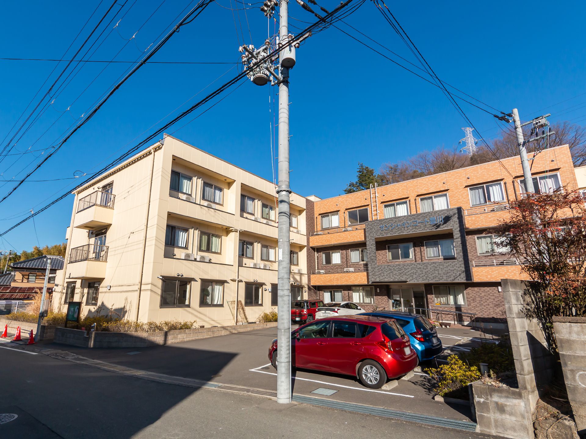 全室個室の３階建ての施設