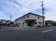 静かな住宅街にある施設外観