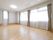 部屋には窓がたっぷり取りつけられている。陽の光がたくさん差し込む明るく、開放的な空間である。自宅の様にのんびり過ごせる。