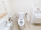 バリアフリー設計のトイレ空間