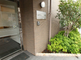 介護施設の入り口と周辺風景