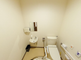 バリアフリー設計のトイレ空間