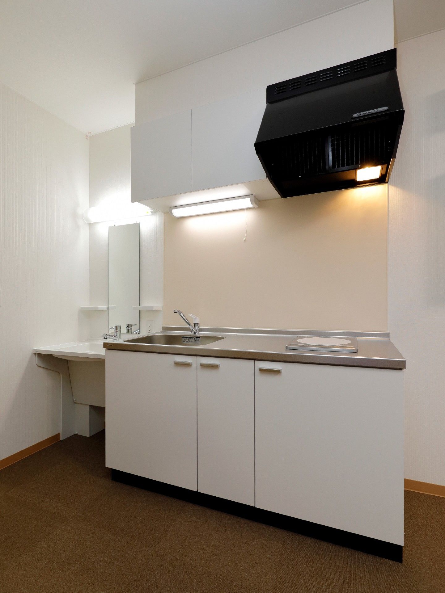 二人部屋にあるキッチン。鍋などを収納するスペースも十分にある。