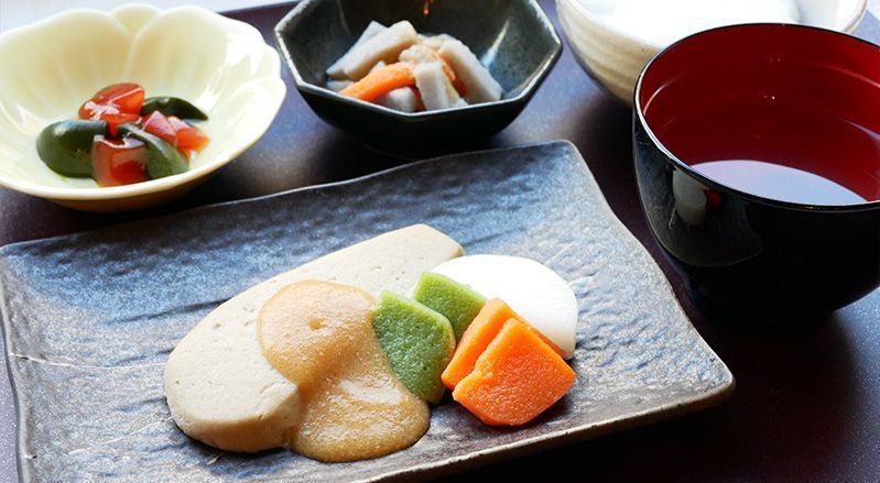 ムースやゼリー状にした介護食