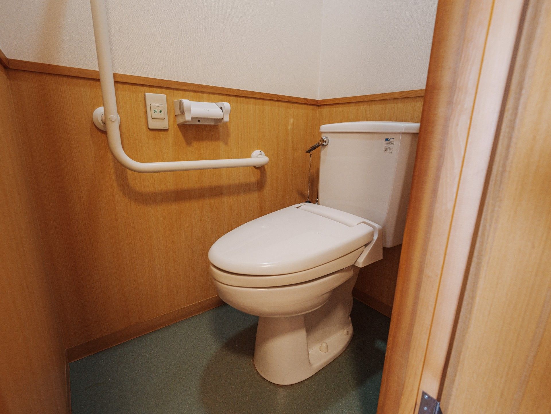 手すり付きトイレ空間