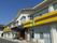 小学校を改装して作ったという建物の外観は学校の面影があり、どこか懐かしい雰囲気。