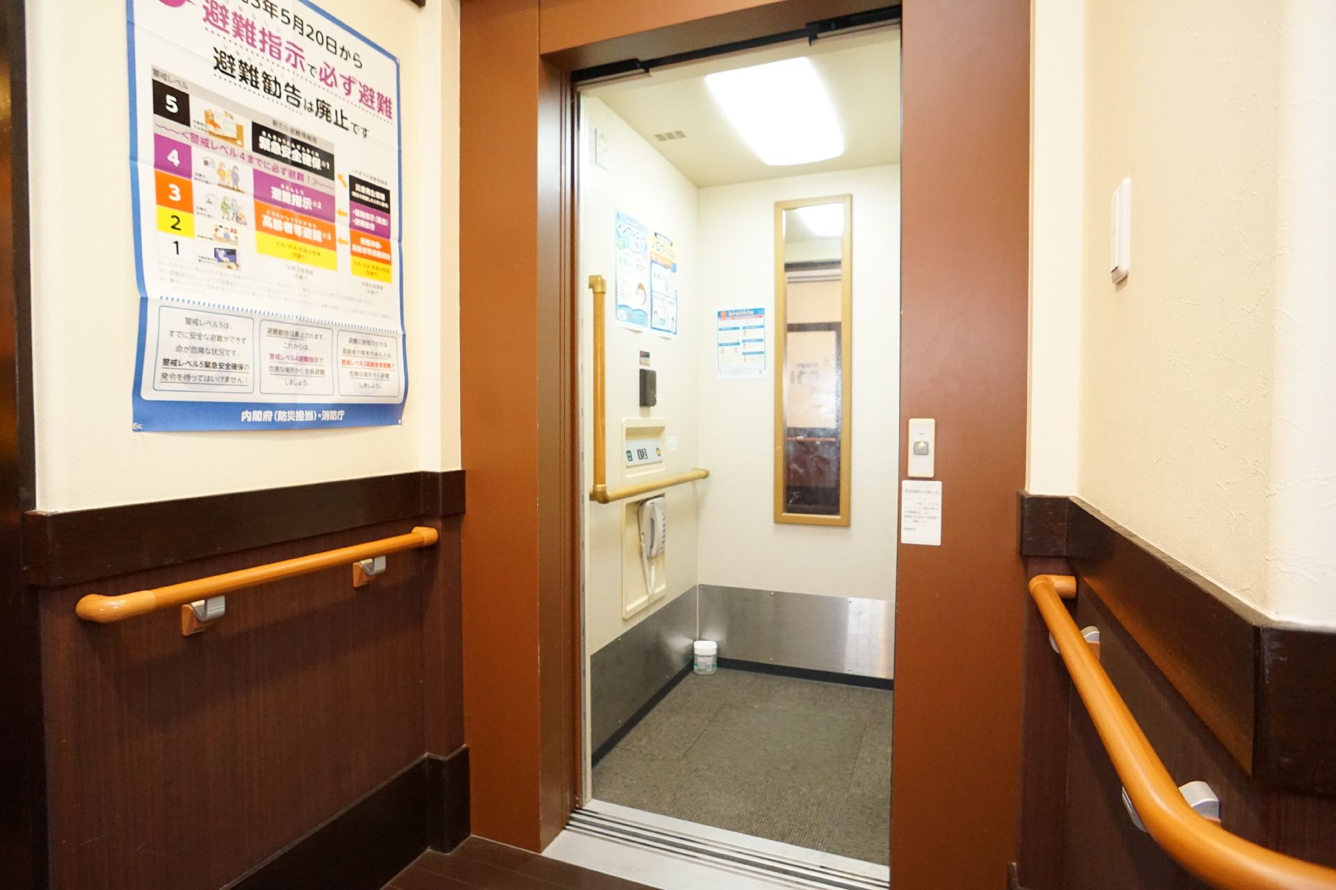 エレベーターのある老人ホーム
