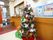 クリスマスツリーが置かれている飾りつけ