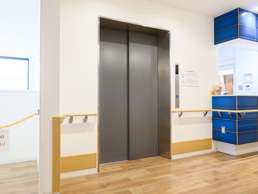 手すり付きエレベーター