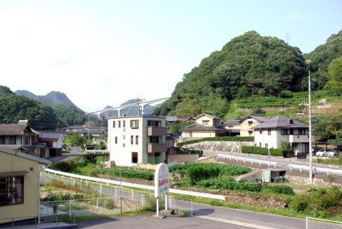 緑豊かな場所に囲まれた施設
