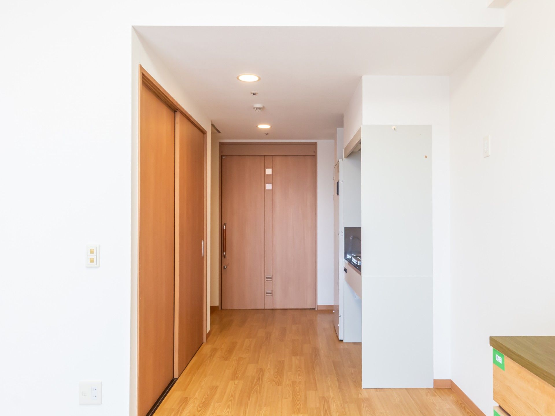 木目調の廊下