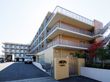 落ち着いた雰囲気が感じられる施設の外観
