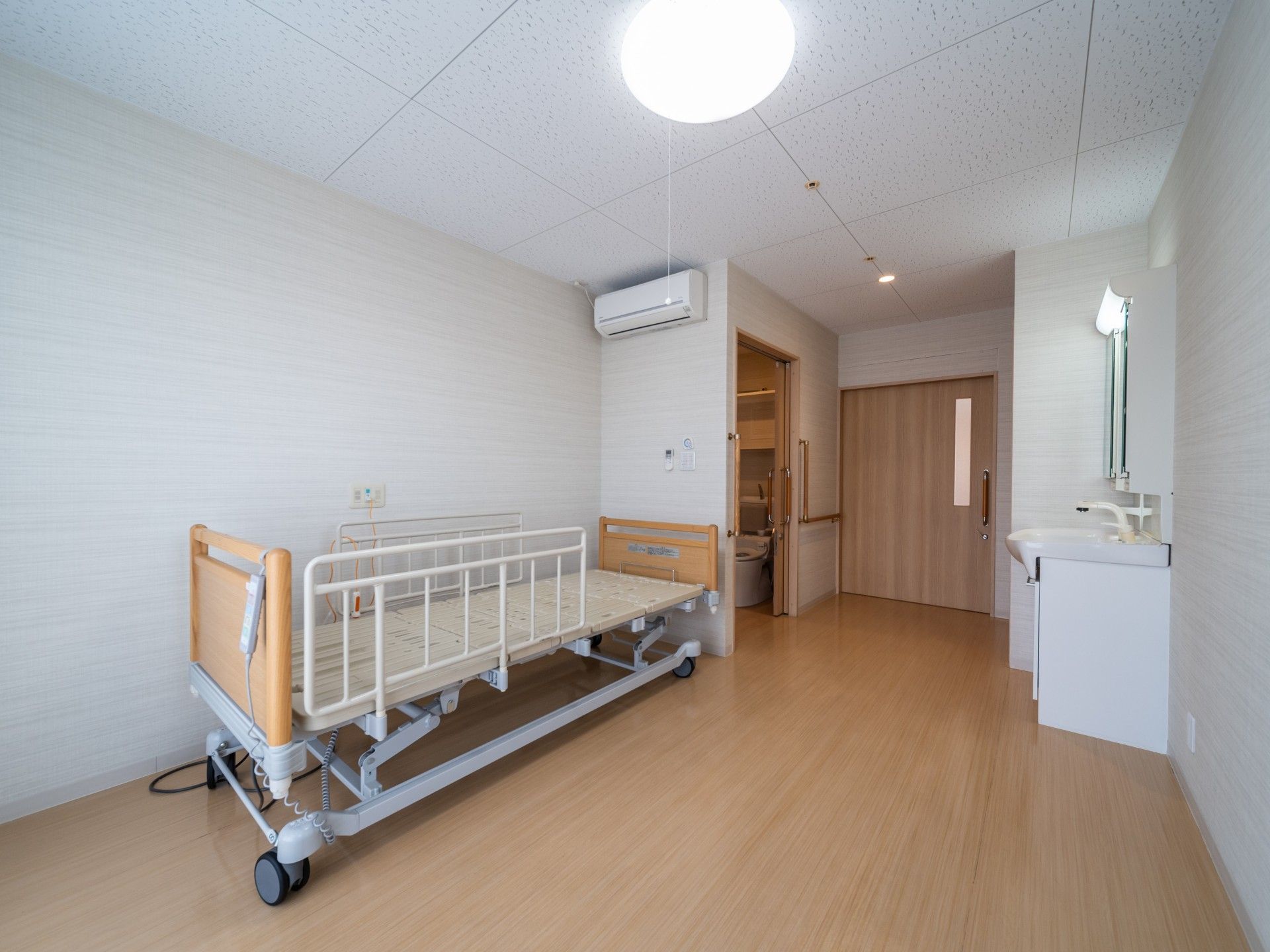 洗面台やトイレが居室内に完備されている