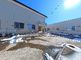 広々とした建物の外観