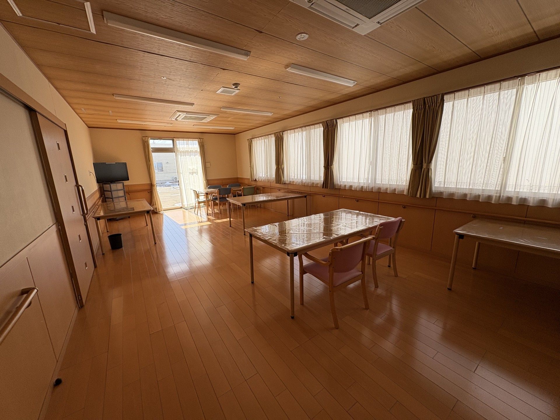 日差しが差し込む部屋