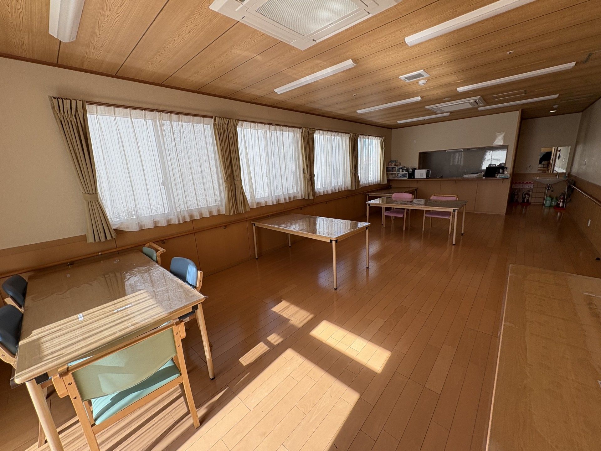 日差しが差し込む部屋