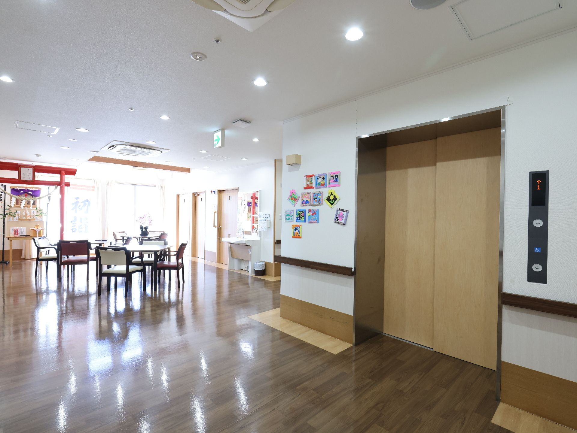 住宅型有料老人ホームのエレベーター前
