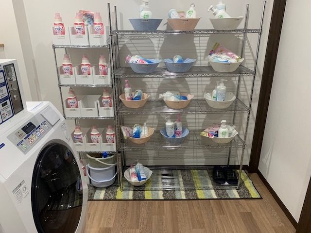 洗濯用品が並ぶ棚