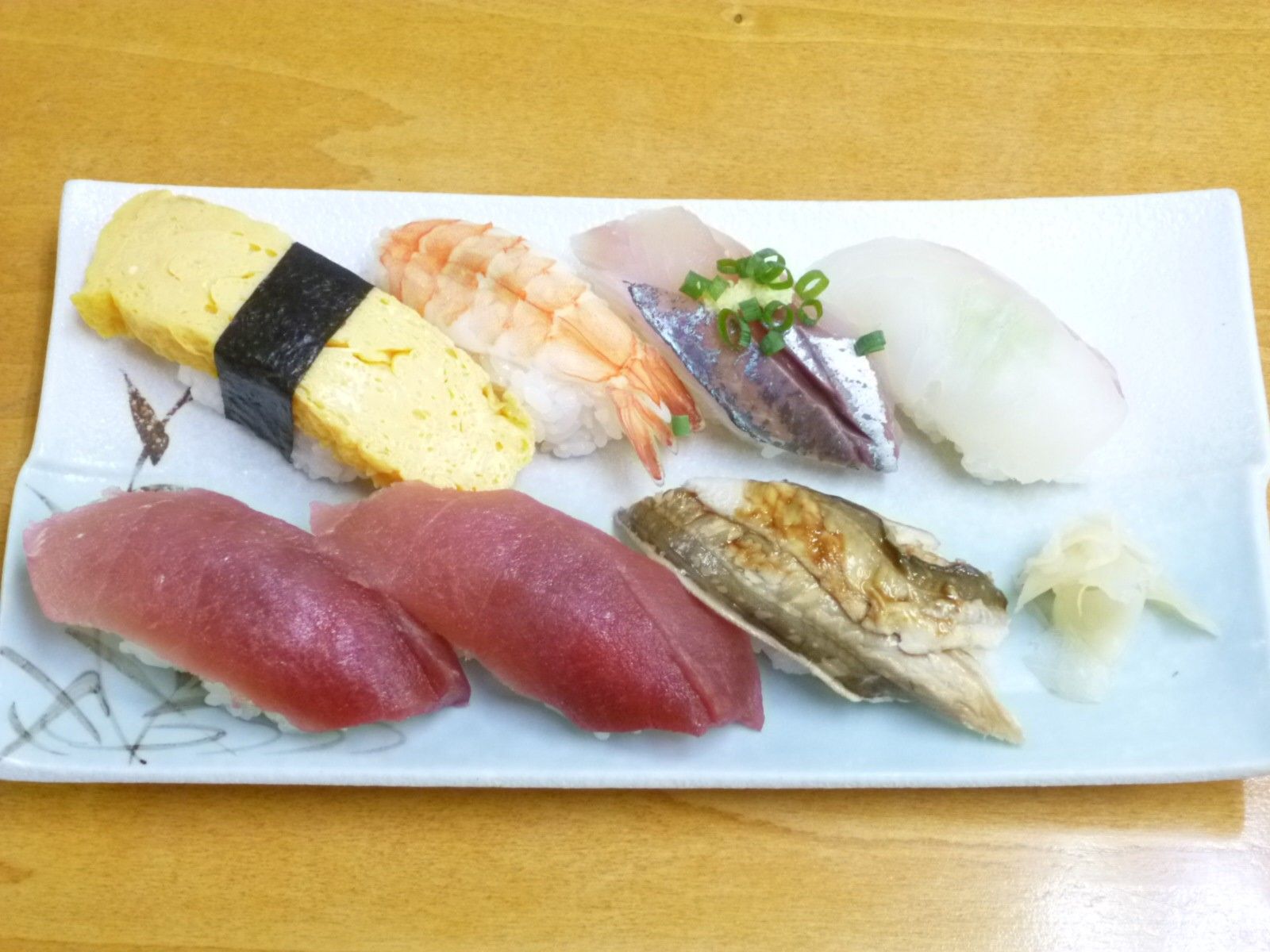 色とりどりの握り寿司