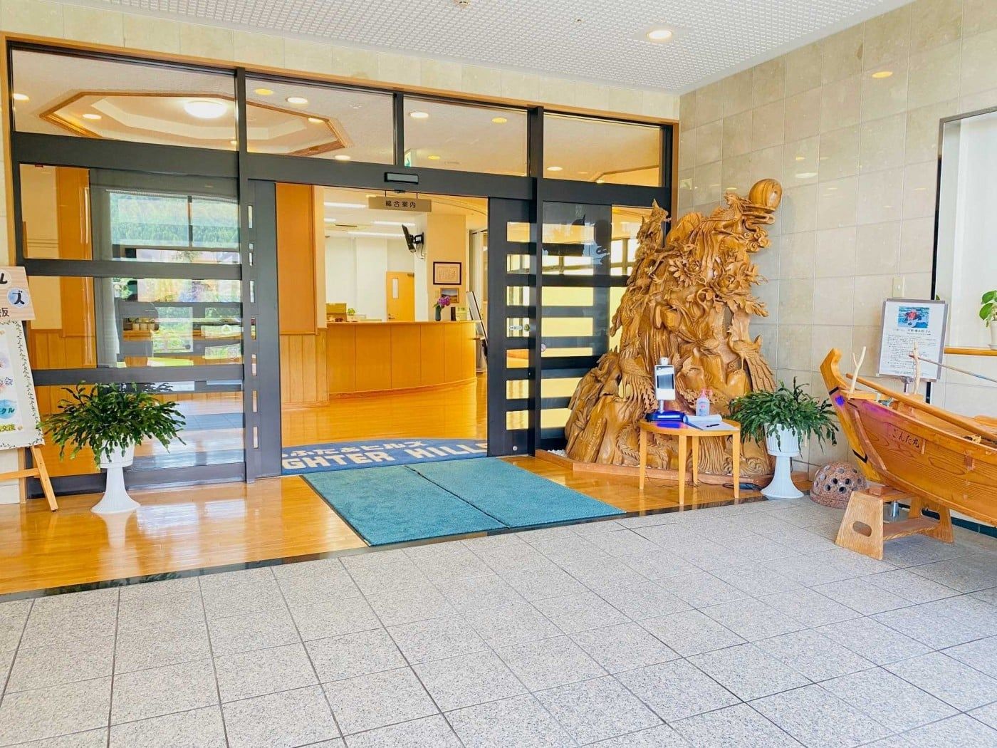 明るいエントランスホール