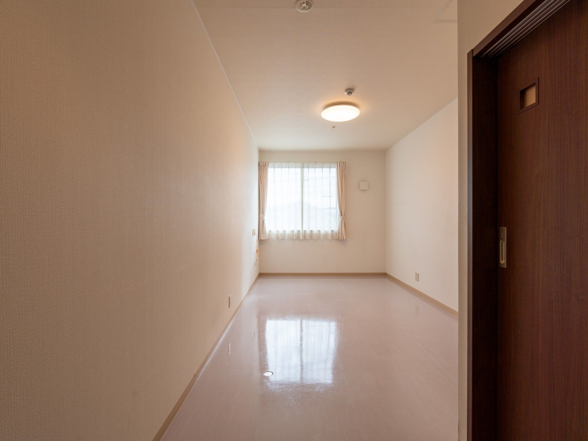 明るい個室の一角